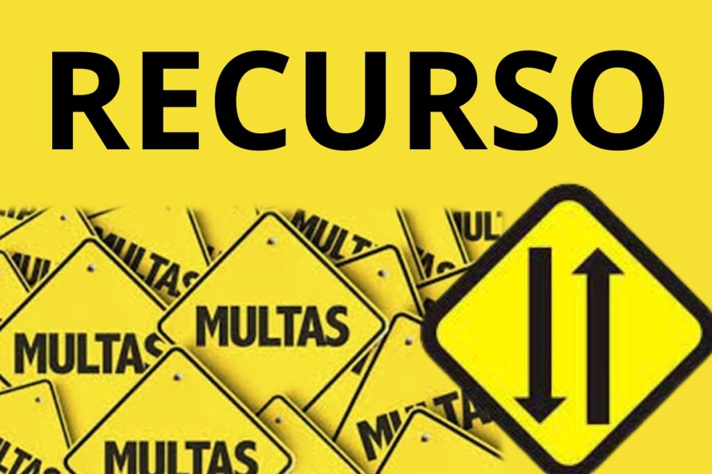 Placas amarelas indicativas de "RECURSO" e "MULTAS".