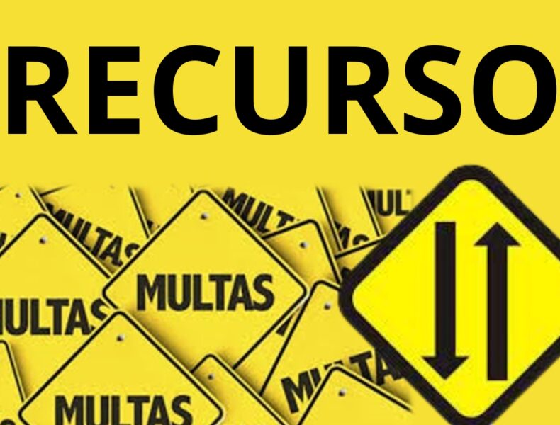 Placas amarelas indicativas de "RECURSO" e "MULTAS".