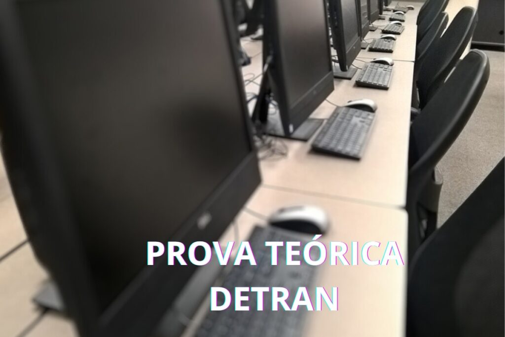 Sala computadores para prova teórica DETRAN.