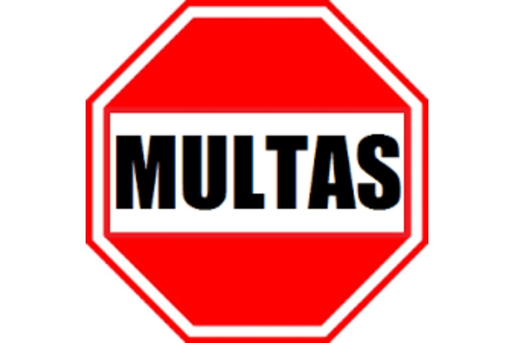 Placa de trânsito octogonal vermelha "MULTAS".